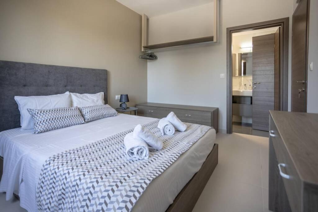 Mela Luxury Apartments Maroulas Luaran gambar