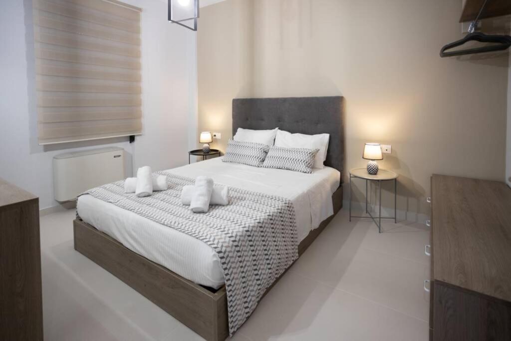 Mela Luxury Apartments Maroulas Luaran gambar