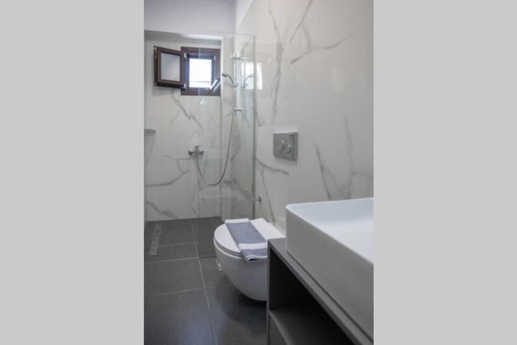Mela Luxury Apartments Maroulas Luaran gambar