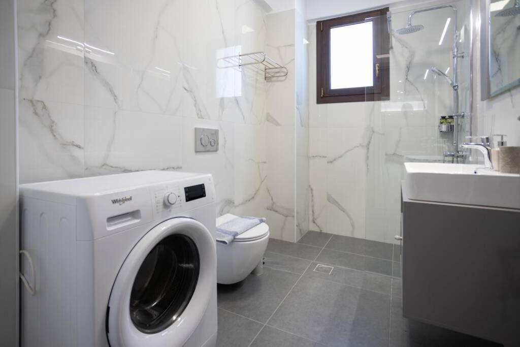 Mela Luxury Apartments Maroulas Luaran gambar