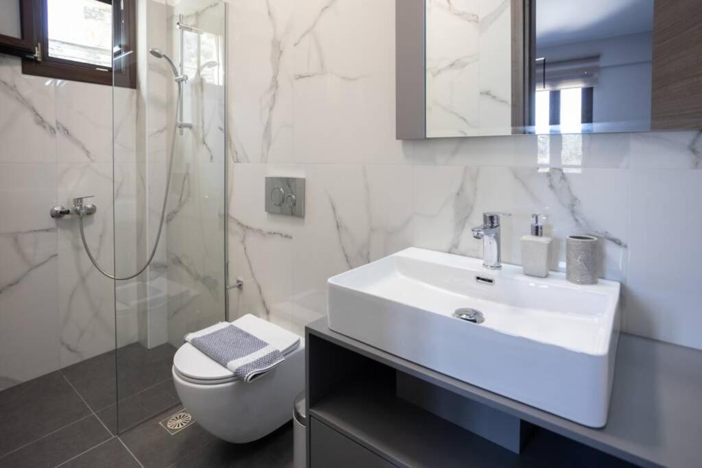 Mela Luxury Apartments Maroulas Luaran gambar