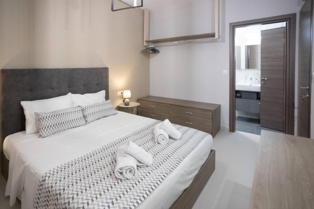 Mela Luxury Apartments Maroulas Luaran gambar